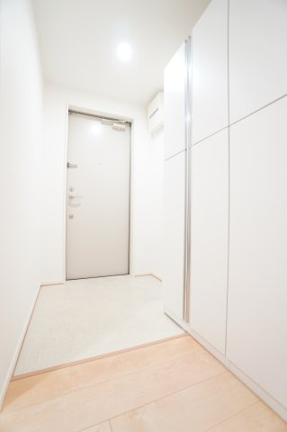 【玄関】 | R-EIGHT | ※同物件・同タイプの写真です。