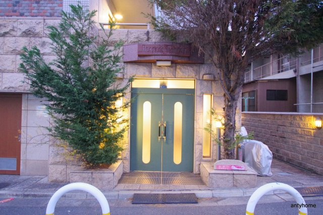 ビートルズフォレスト　仲介手数料無料のエントランス