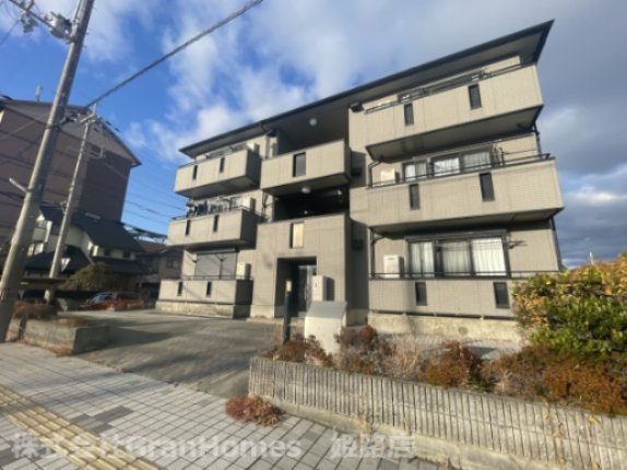 アゼリア２１の外観