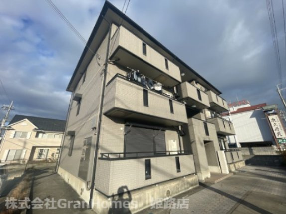 アゼリア２１の外観