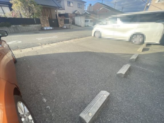 アゼリア２１の駐車場