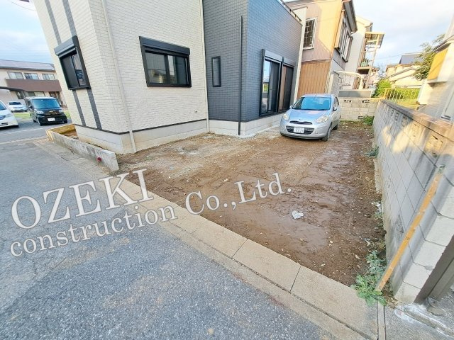 越谷市平方新築戸建て　プラスワンリビングのある家の駐車場