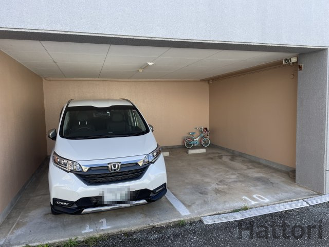 アップウェルコートの駐車場
