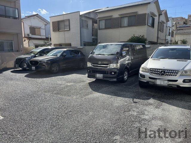 アップウェルコートの駐車場