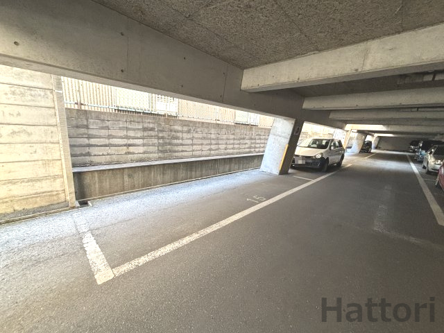 アペル1の駐車場