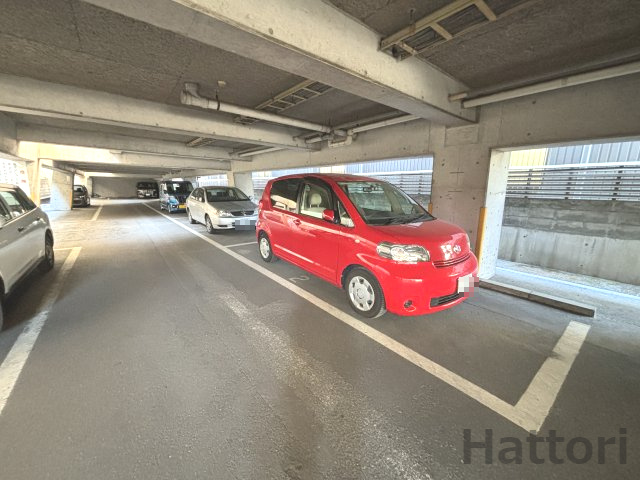 アペル1の駐車場