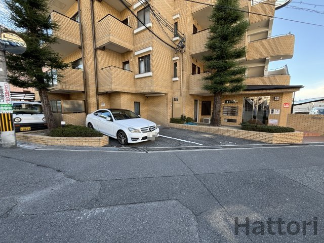 スプリングヒルズの駐車場