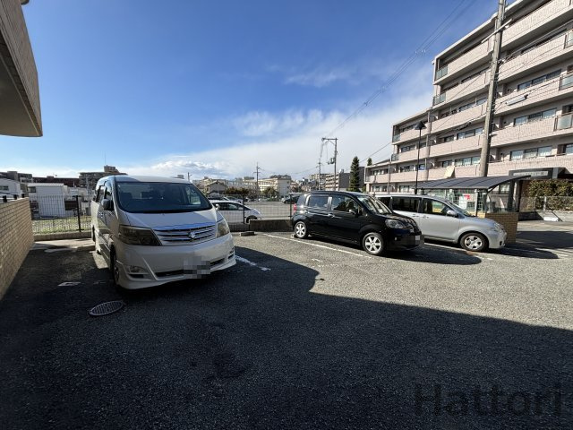 スプリングヒルズの駐車場