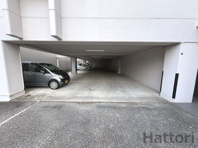 ドエル野里の駐車場