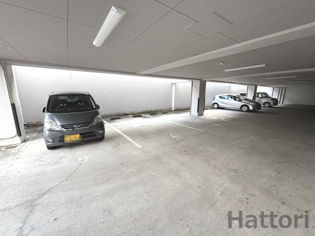 ドエル野里の駐車場