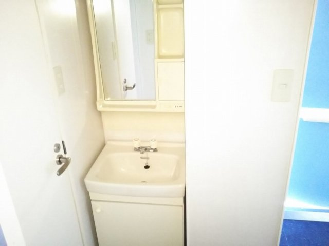 レオパレス観音台の独立洗面台