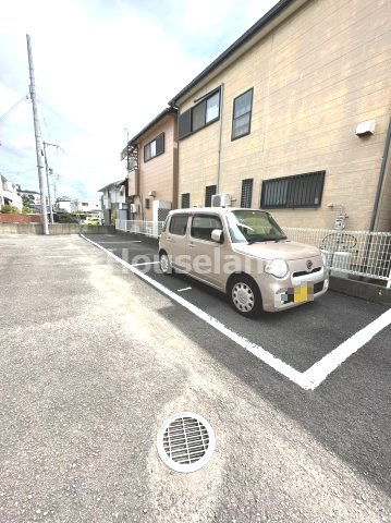 SENSE　WAKAYAMAの駐車場