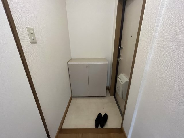 ドミール本郷Bの玄関