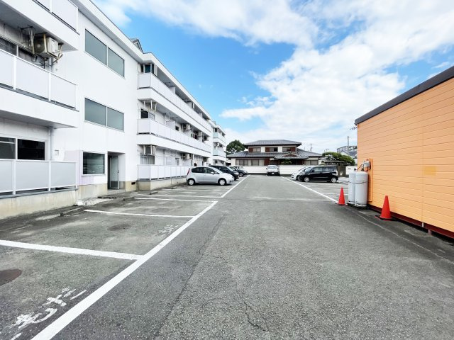 ラベンダーハイツの駐車場