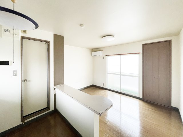 フラワーシャトーの居間・リビング