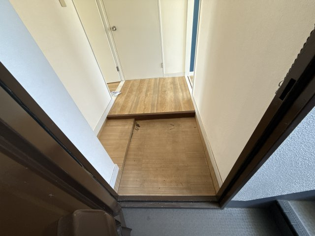 アイマンションの玄関