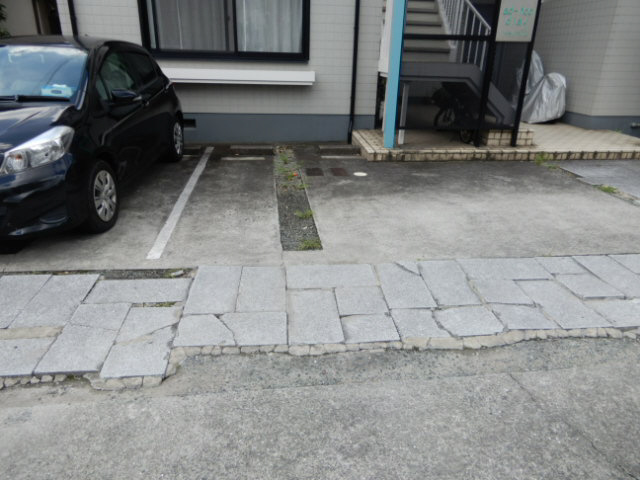 アドホックディアスの駐車場