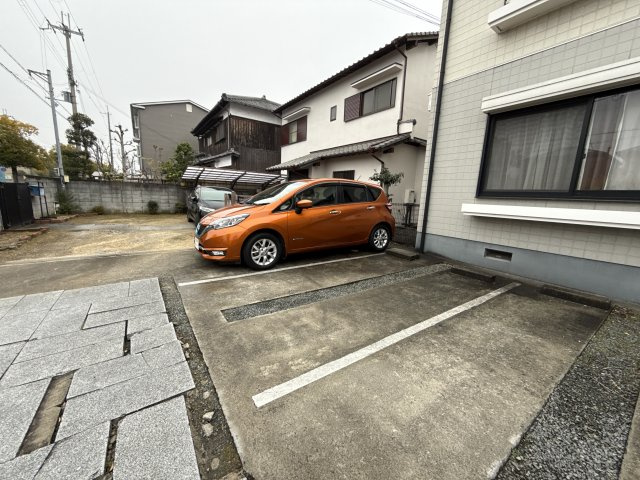 アドホックディアスの駐車場