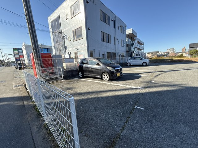 リバーハイツの駐車場