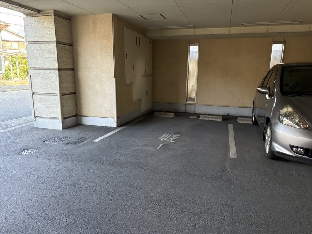 ヴィラ・エトワールの駐車場
