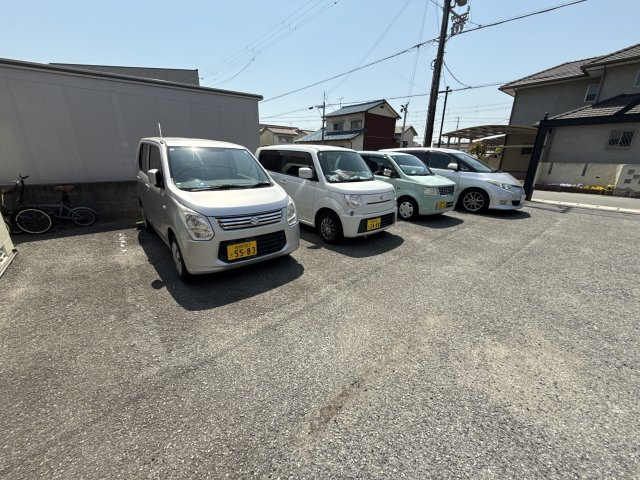 ヴィラ・フィオーレの駐車場