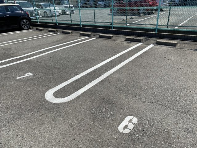 リッチハーベスト南棟の駐車場