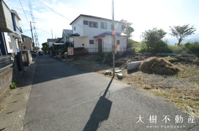 【前面道路含む現地写真】 | 海老名市上郷3丁目  新築戸建て　全２棟　【仲介手数料無料】 | ※令和5年10月上旬に撮影