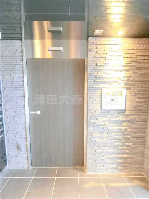 シーズクロノス蒲田のエントランス|エントランス　防犯カメラTVモニター付オートロック宅配BOXメールBOX