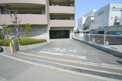 【駐車場】 | ローレルウィングス蛍池