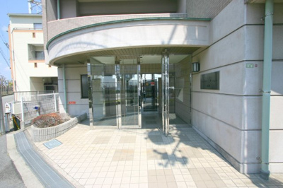 【エントランス】 | ローレルウィングス蛍池