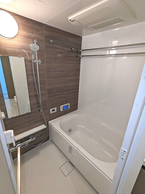 Urbanex新御徒町の浴室|追焚オートバス、浴室換気乾燥機付、浴室TV付です