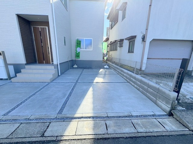 三郷市彦野1丁目　新築戸建　全1棟の駐車場|カースペース1台分完備！