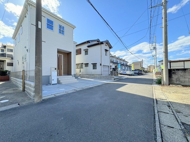 三郷市彦野1丁目　新築戸建　全1棟の前面道路含む現地写真|前面道路含む現地写真になります。