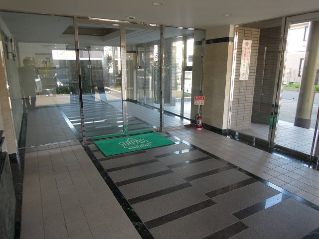 サーパス木田町のエントランス