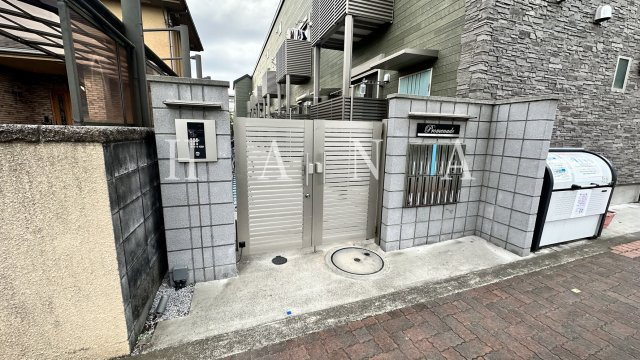 プロムナードのエントランス