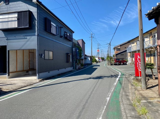柳川市大和町中島の中古一戸建の前面道路含む現地写真