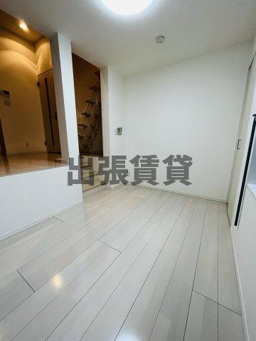 仲介手数料0円！グレイス栄生の居間・リビング