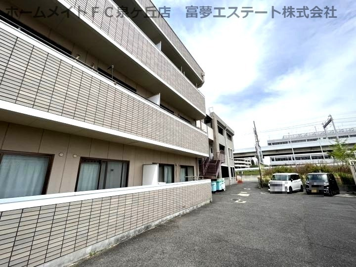 ReNaXia深井（レナジアフカイ）の駐車場