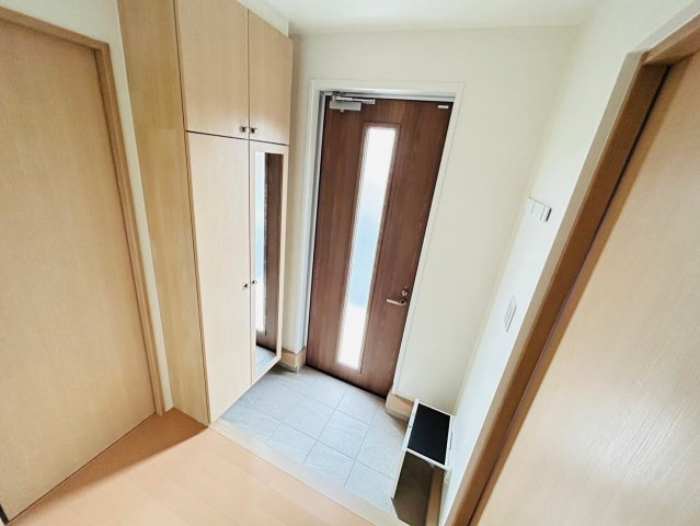 【玄関】 | グランシーノ | 退去前のため同形の別部屋の写真です