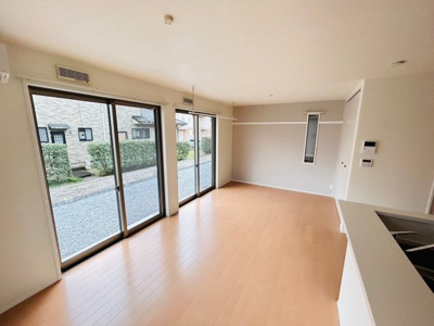【居間・リビング】 | グランシーノ | 退去前のため同形の別部屋の写真です