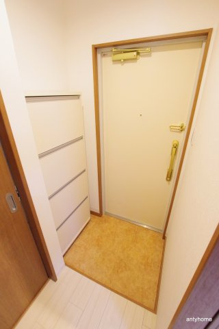 エルパシオン吹田泉町　仲介手数料無料の玄関
