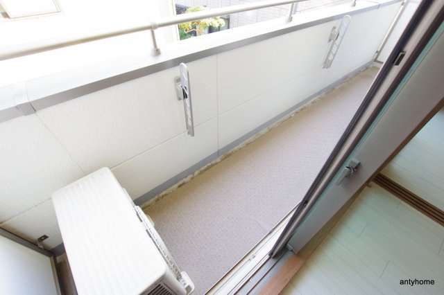 エルパシオン吹田泉町　仲介手数料無料のバルコニー