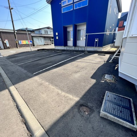 リバーヒルズの駐車場