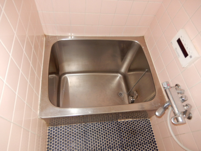 中林貸家　２戸１の浴室