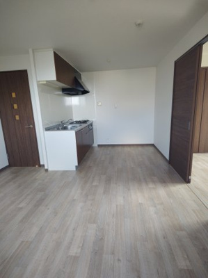 【居間・リビング】 | コンフォルタ星田 | こちらのリビングで趣味の時間をお楽しみください