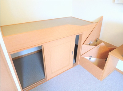 【その他】 | サンヒルズ | 造付けベッドは就寝スペースとしてご利用いただけます