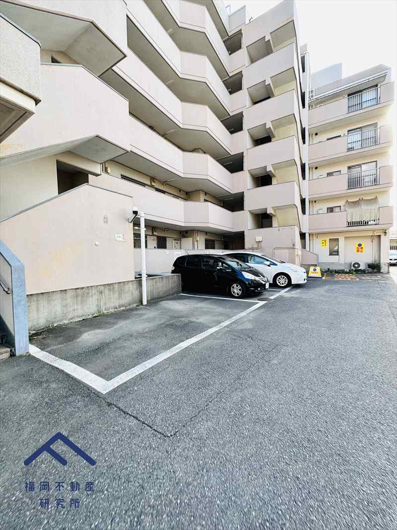 ロータリープラザ二日市の駐車場