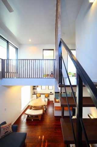 高知市南御座 中古戸建ての居間・リビング|2階階段から