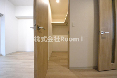 【収納】 | プレサンス堺筋本町エグゼブラン | ちょっとした収納スペースも充実しています