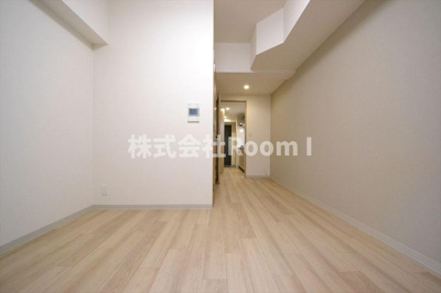 【居間・リビング】 | プレサンス堺筋本町エグゼブラン | こちらの居間で趣味の時間をお楽しみください